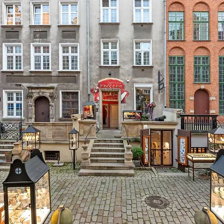 Mariacka Street Charm, Main Old Town By Downtown Gdansk