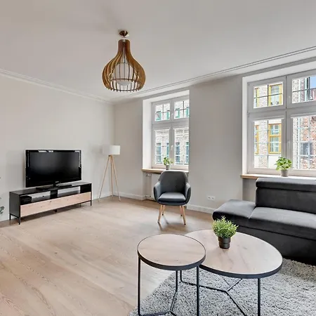 Mariacka Street Charm, Main Old Town By Downtown Gdansk